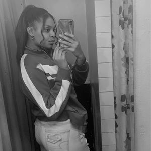 Meet your Posher, Kayla